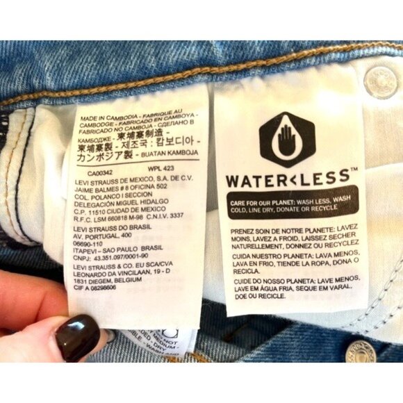 Levi’s Light Wash Wedge Fit Ankle Women’s Button Fly Jeans Size 26 Casual - Picture 12 of 16